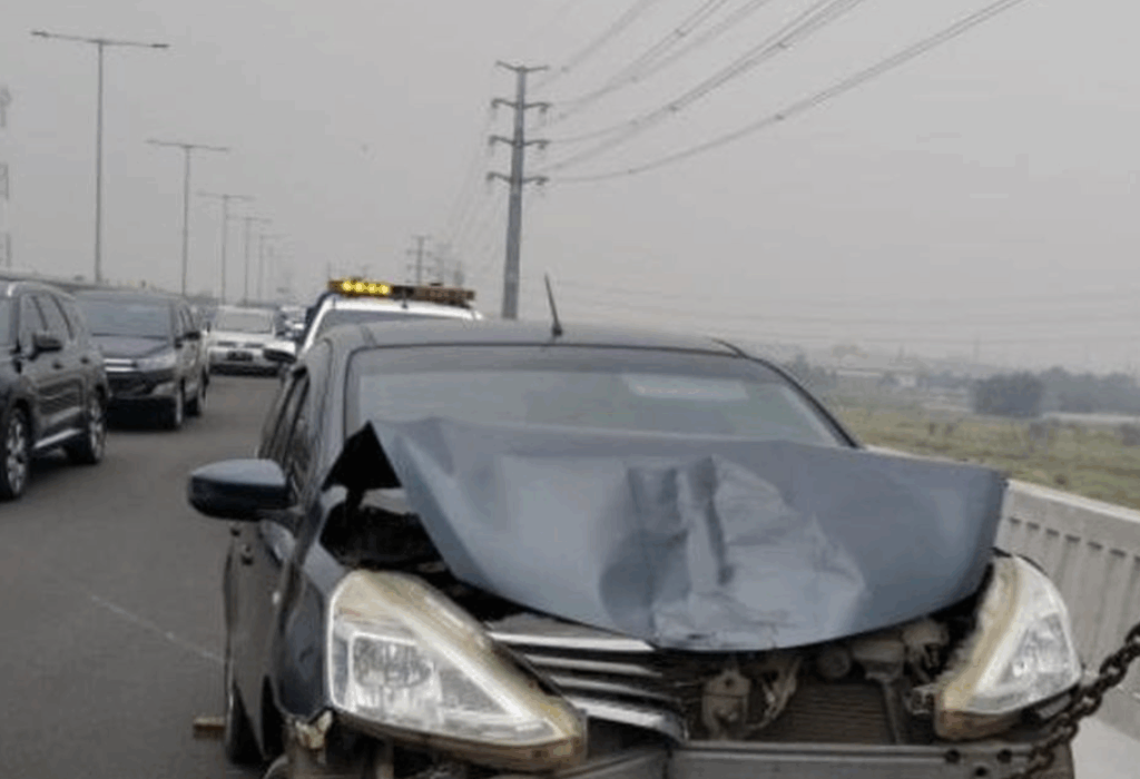 kecelakaan-beruntun-yang-terjadi-di-tol-layang-bmz