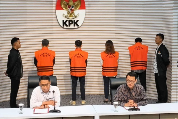 kpk-menahan-4-tersangka-dalam-kasus-pemerasan-izin-tka