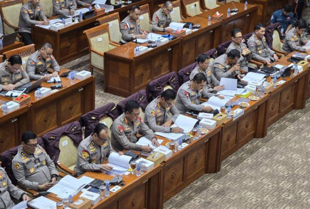 wakapolri-melakukan-rapat-tertutup-dengan-komisi-iii-dpr