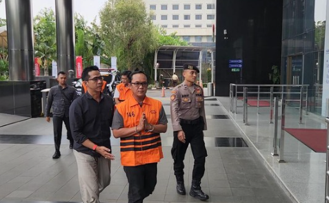 kpk-menahan-bupati-lampung-tengah-mengapa