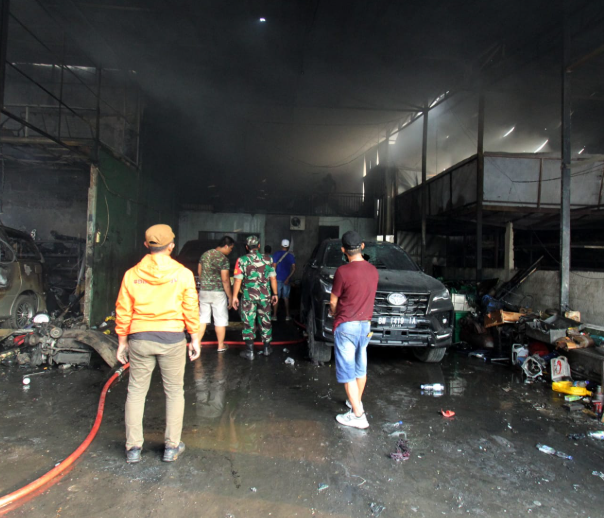 bengkel-pengurus-jok-mobil-di-jaktim-ludes-terbakar