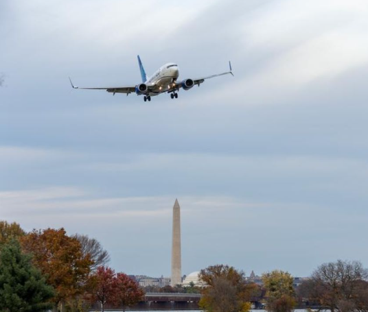 1-400-penerbangan-di-as-dibatalkan-usai-tidak-ada-anggaran