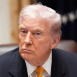 as-perluas-larangan-perjalanan-untuk-total-30-negara