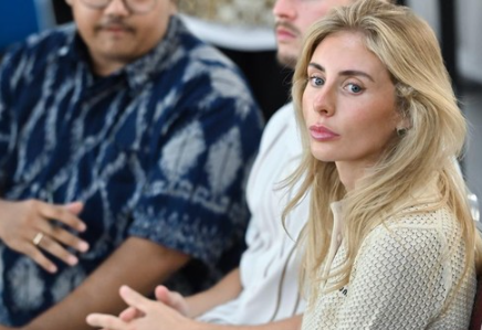 Bonnie Blue Melecehkan Bendera Indonesia