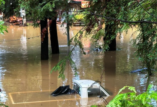 kondisi-permukiman-di-california-usai-banjir-bandang