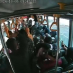 bus-trans-di-jatim-dilempari-batu