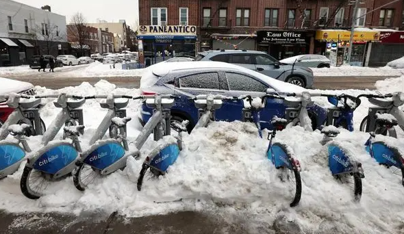 Badai Salju Lumpuhkan New York