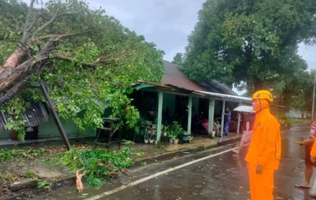 Angin Kencang Guyur Aceh & Sulsel Hari Ini