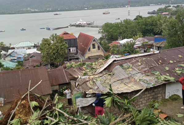 Angin Kencang Rusak 50 Rumah di Ambon