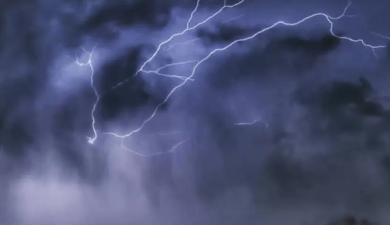 Angin Kencang & Petir Dominasi Sulawesi Selatan