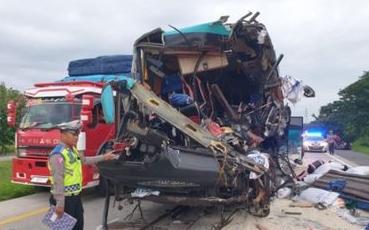 Berita Terupdate Kecelakaan Maut Terjadi di Tol Trans Jawa