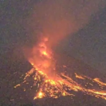 Gunung Merapi Gugur Awan Panas kembali