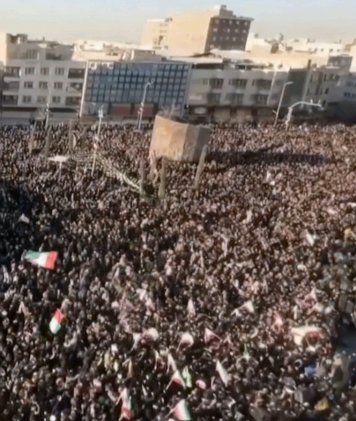 Pemakaman Khamenei Digelar Jutaan Rakyat Iran Berkabung