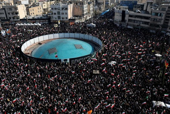 Kerumunan Besar di Tehran Sambut Pemimpin Agung Baru Iran