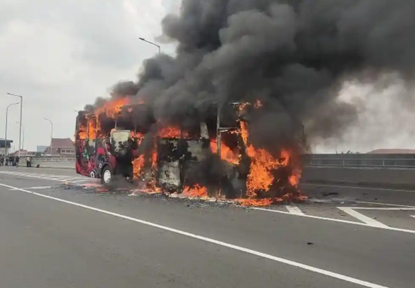 Tabrakan Bus Truk Andhra Pradesh Tewaskan Belasan Orang